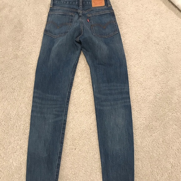 Levi’s White Oak Wedgie Jean - Picture 4 of 5